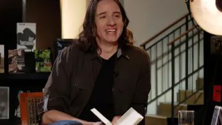 Escritor Rafael Gallo é o entrevistado do Trilha de Letras