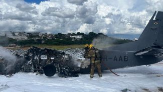 Duas pessoas morrem e uma fica ferida em queda de avião da PF em Minas