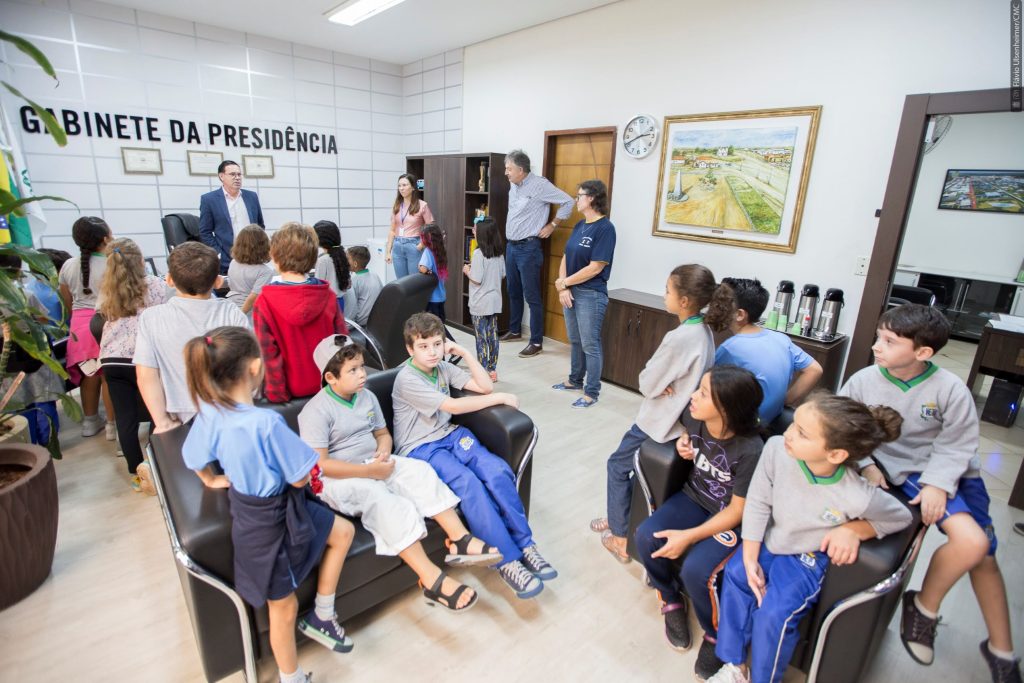 Alunos do ensino fundamental participam da 2ª edição da Câmara Mirim em Cascavel Alunos do ensino fundamental participam da 2ª edição da Câmara Mirim em Cascavel