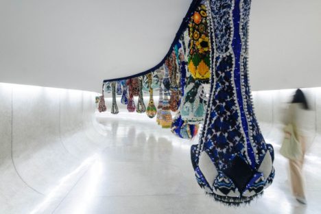Com obra icônica no túnel, MON inaugura segunda fase da exposição “Extravagâncias”