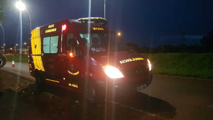 Ciclista fica ferido ao ser atingido por carro na marginal da BR-467