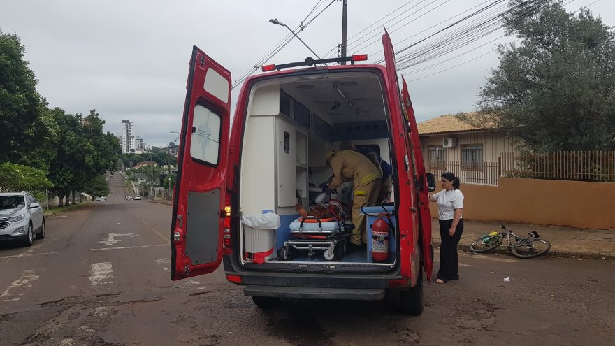 Ciclista é atropelada por furgão no Centro