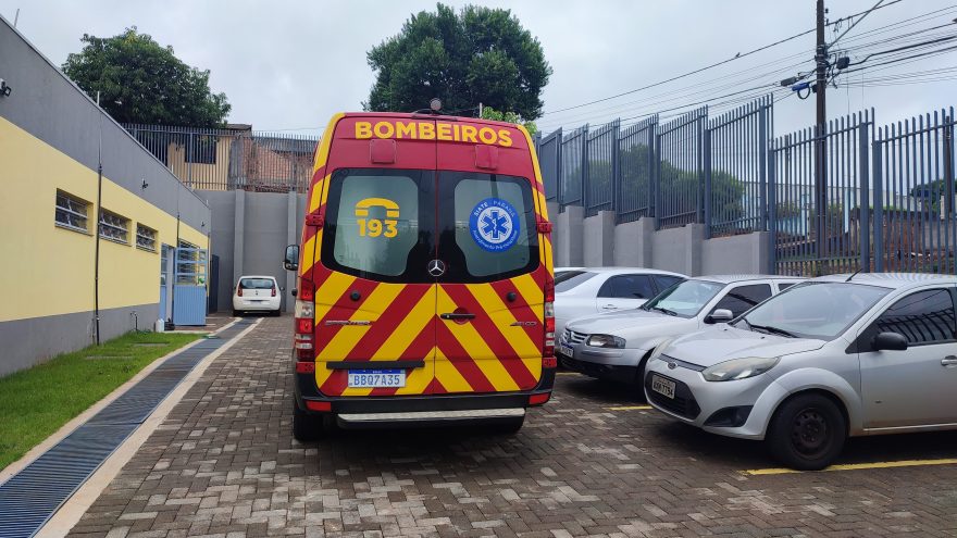 Criança é socorrida pelo Siate após cair do escorregador em CMEI no Universitário