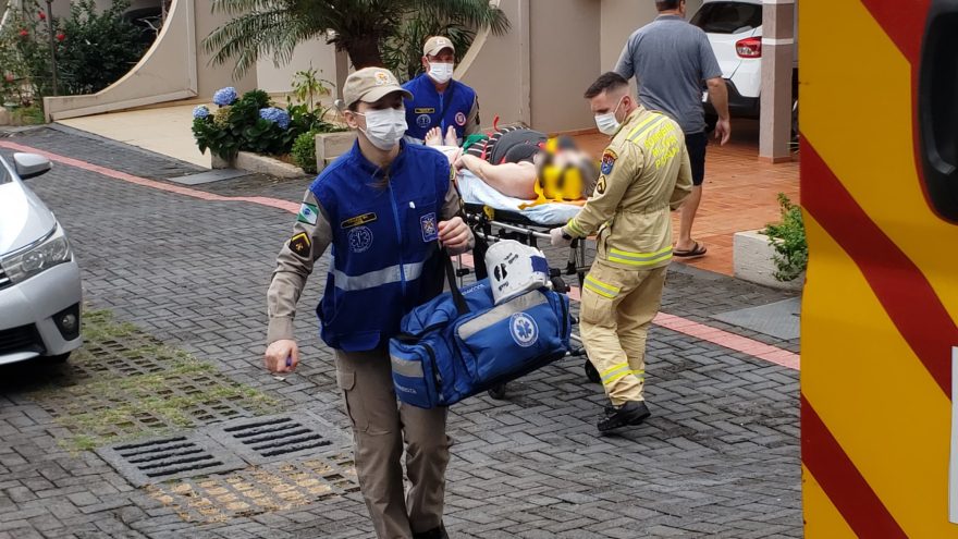 Siate presta socorro à mulher com fratura no fêmur, sofrida após queda em residência na região do Lago