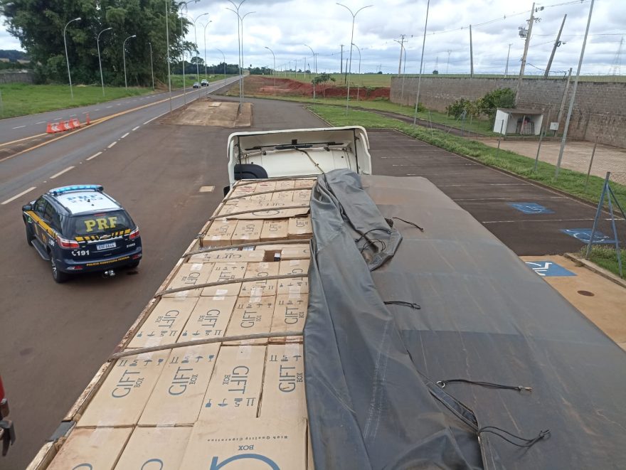 Reincidente: Motorista é preso pela segunda vez transportando cigarros ilegais