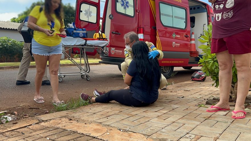 Siate atende mulher com escoriações em acidente na Avenida Harpia com Rua Jacutinga