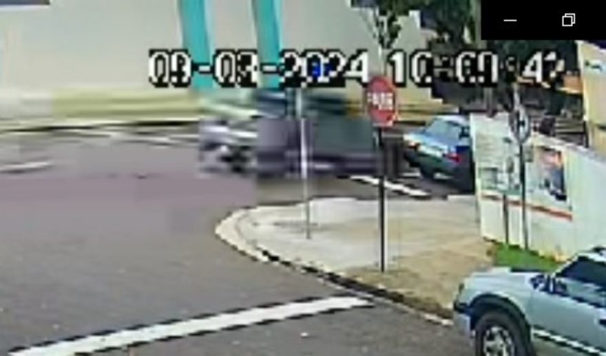 Vídeos mostram Toro arrastando Voyage e o prensando contra árvore e poste no Centro