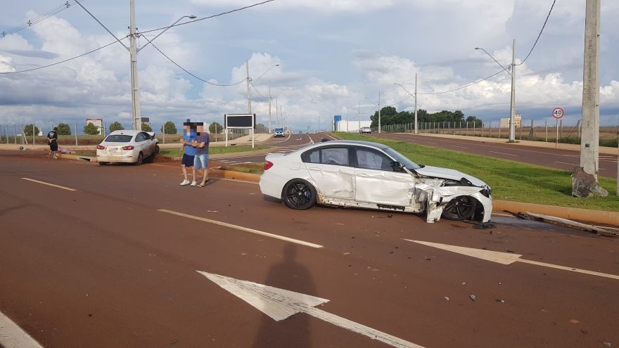 Deu PT! BMW e Cruze ficam destruídos após acidente