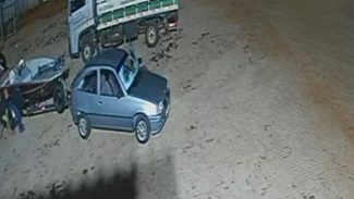 Vídeo: Ladrões utilizam Kadett prata para furtar barco no Santos Dumont