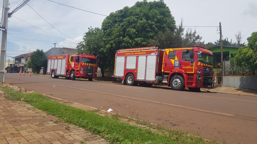 Colchão pega fogo e mobiliza Corpo de Bombeiros em residência na rua Souza Naves