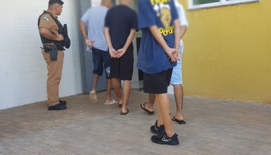 Imagem referente a Adolescente chama amigos para defender mãe e situação termina na delegacia