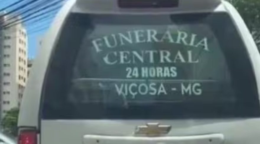 Mal-entendido ou assombração? Pé balança em carro de funerária e intriga motorista