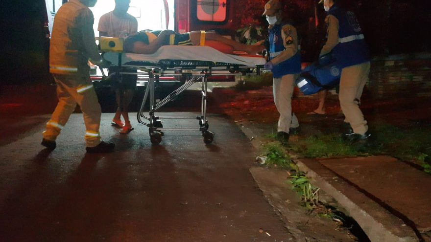Mulher é socorrida ao sofrer queda em residência no Morumbi