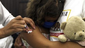 Cobertura vacinal completa contra covid em crianças não chega a 12%