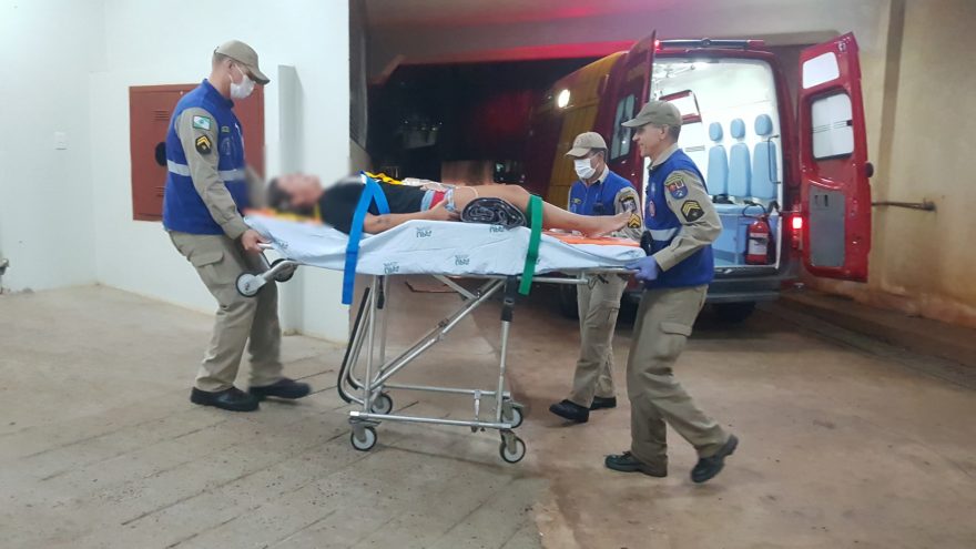 Mulher é prensada por carro contra a parede no Parque São Paulo