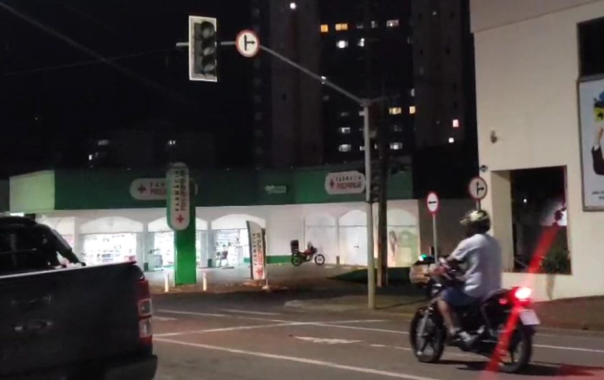 Semáforo da Rua Salgado Filho com Paraná fica inoperante por mais de três horas