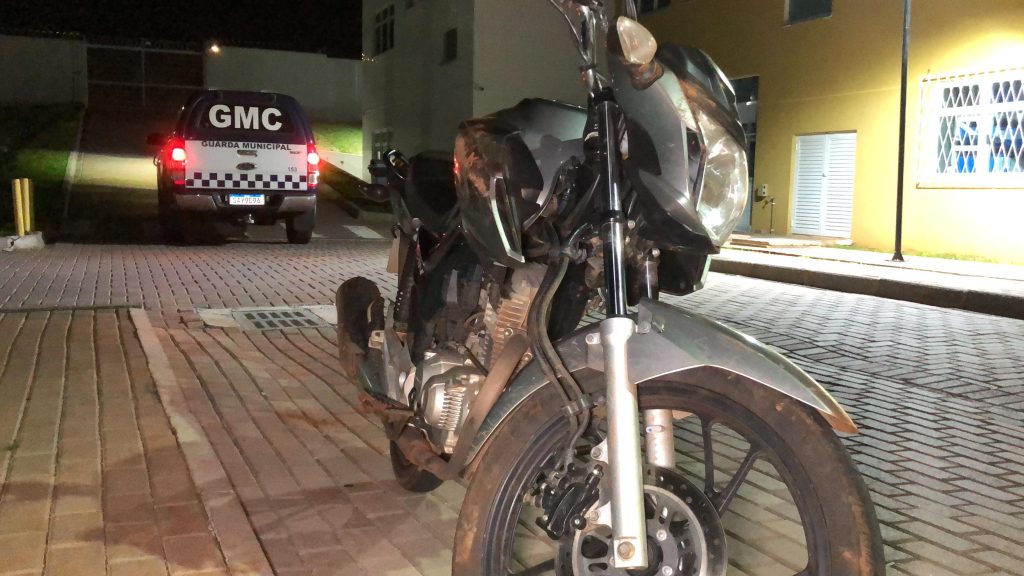 Piloto “circuita” com a presença da GM, empreende fuga, mas moto furtada é recuperada Piloto “circuita” com a presença da GM, empreende fuga, mas moto furtada é recuperada