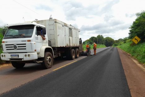 Rodovia entre Missal e São Miguel do Iguaçu recebe melhorias no pavimento