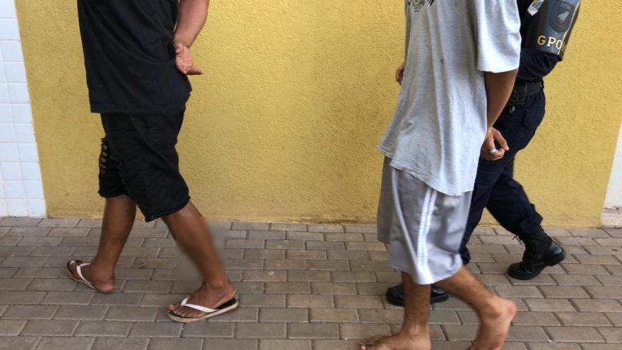 Homem é preso e adolescente apreendido com drogas na Praça da Bíblia