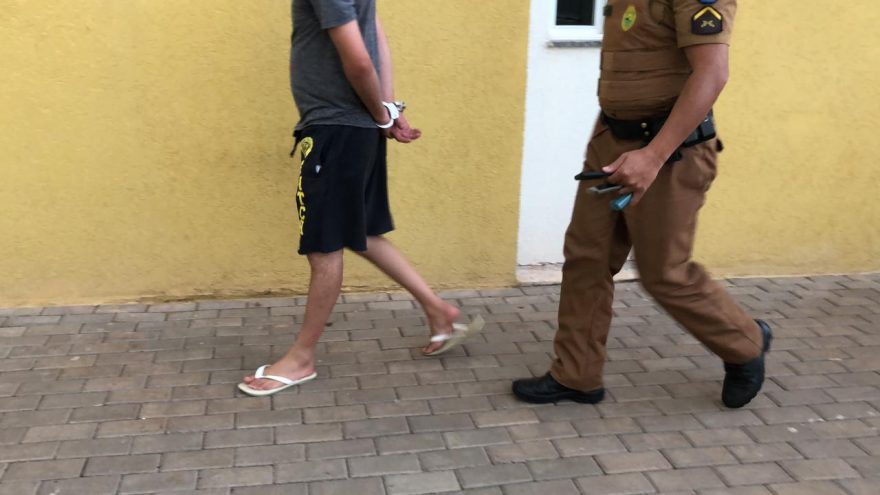 Homem é preso suspeito de agredir a própria mãe e ameaçar o irmão no Guarujá