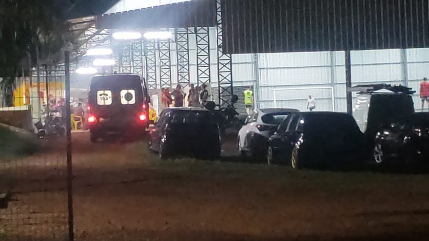 Menino de seis anos fratura o braço brincando no Santo Onofre
