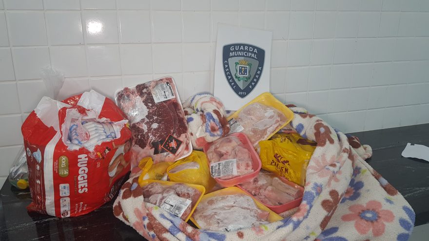 Mulher invade residência, furta bandejas de carne e acaba detida pela GM no bairro Canadá