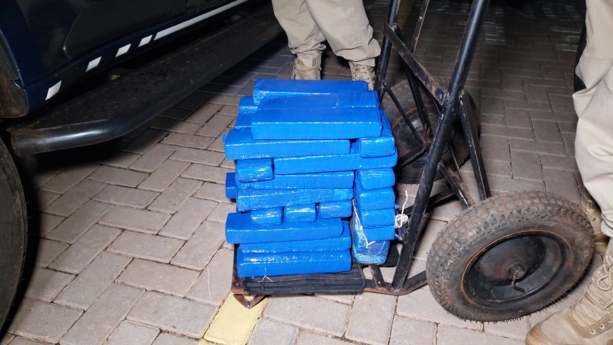 30 kg de maconha com destino a Cascavel é interceptado pela PRF na BR-277