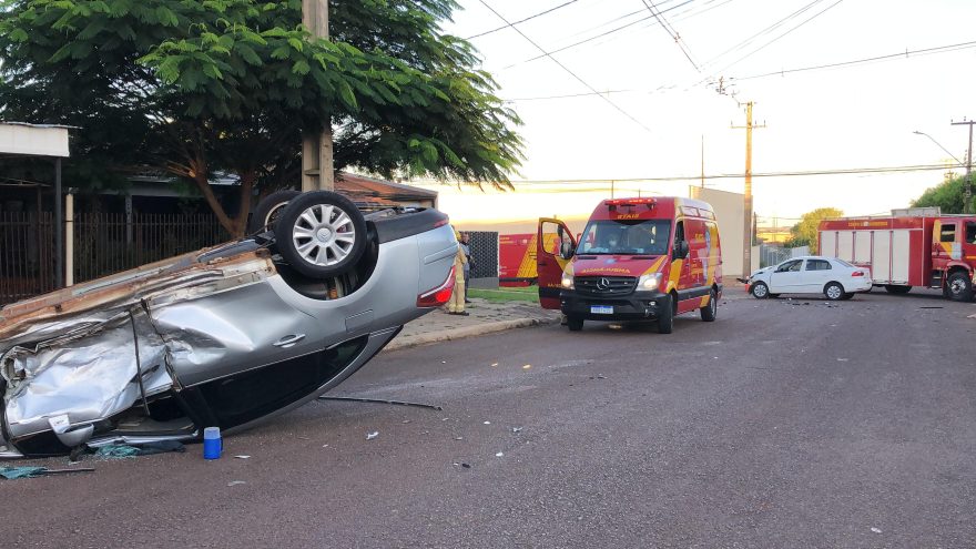 Colisão seguida de capotamento é registrada no Pioneiros Catarinenses; quatro ficam feridos