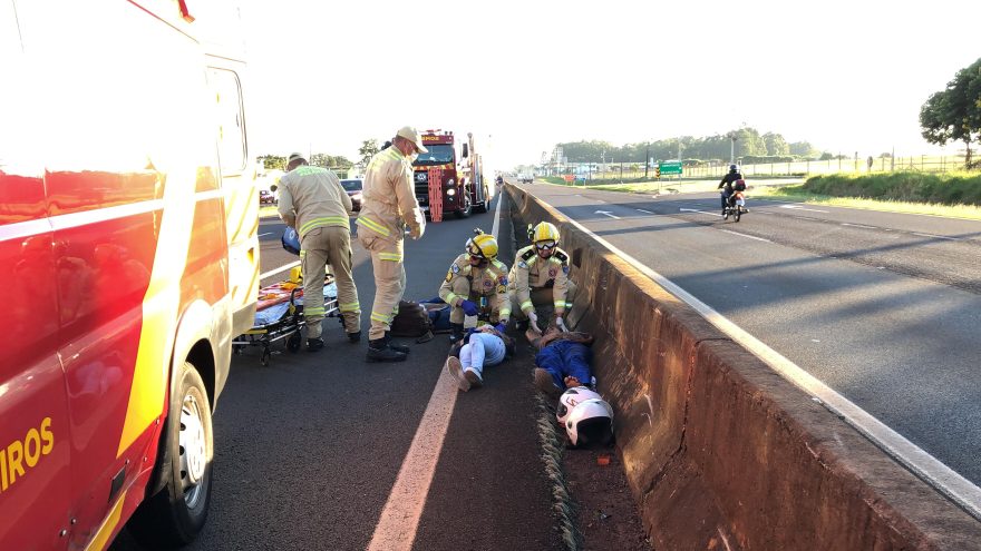 Três motociclistas ficam feridos em acidentes na rodovia BR-277