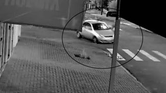 Câmera registra acidente entre Ford Ka e Biz no Coqueiral