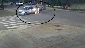 Veja o momento em que motociclista é arremessado em acidente no Coqueiral