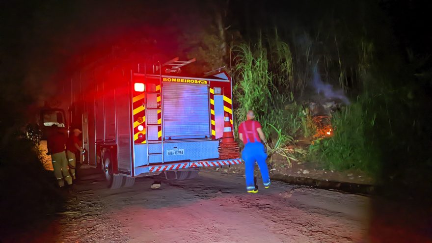 Incêndio em vegetação é controlado pelos Bombeiros no Paulo Godoy