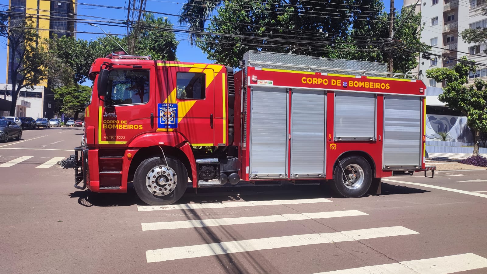 Mulher fica presa em elevador no Centro de Cascavel Mulher fica presa em elevador no Centro de Cascavel