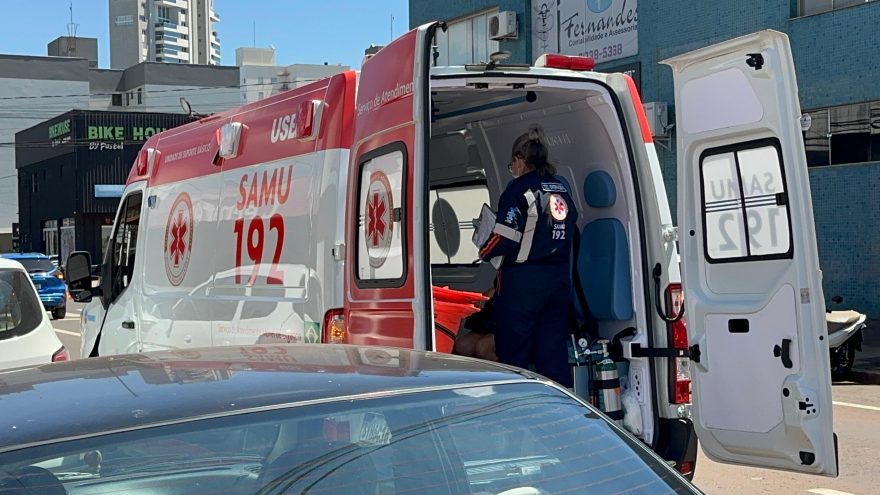 Mulher passa mal em empresa e é socorrida pelo Samu no São Cristóvão