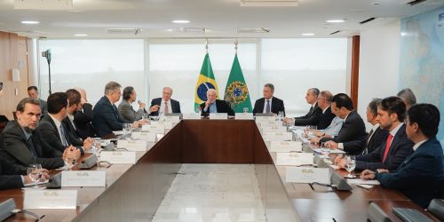 Imagem referente a Governo e montadoras debatem produção de carros bioelétricos no Brasil