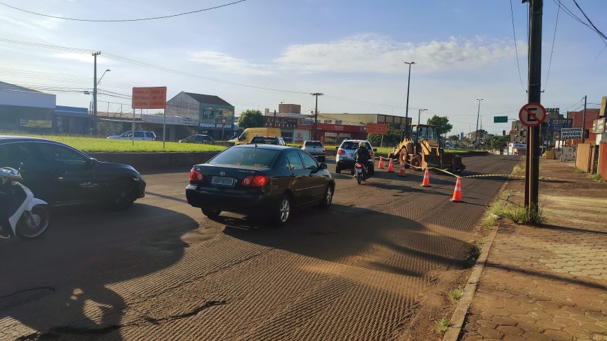 Congestionamentos e falta de sinalização: o drama dos motoristas na Avenida Carlos Gomes