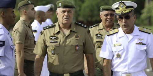 Ex-comandante do Exército confirma reunião com Bolsonaro sobre golpe