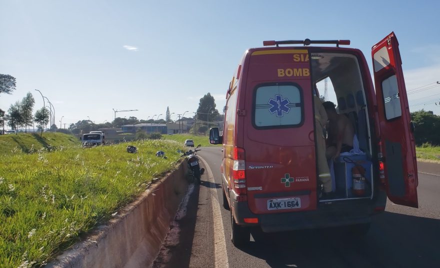 Motociclistas ficam feridos em acidente de moto na BR-467, em Cascavel