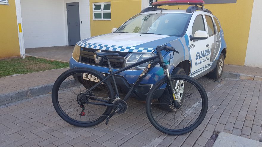 Adolescente de 17 anos é apreendido com bicicleta furtada no Santa Felicidade