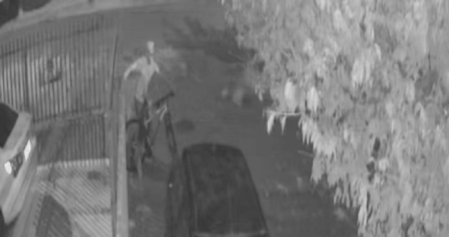 Ladrão é flagrado furtando bicicletas no Santa Felicidade