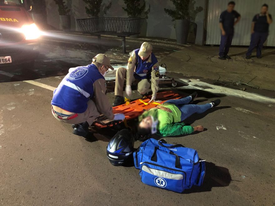 Mulher fica ferida em acidente de trânsito na Rua Afonso Pena
