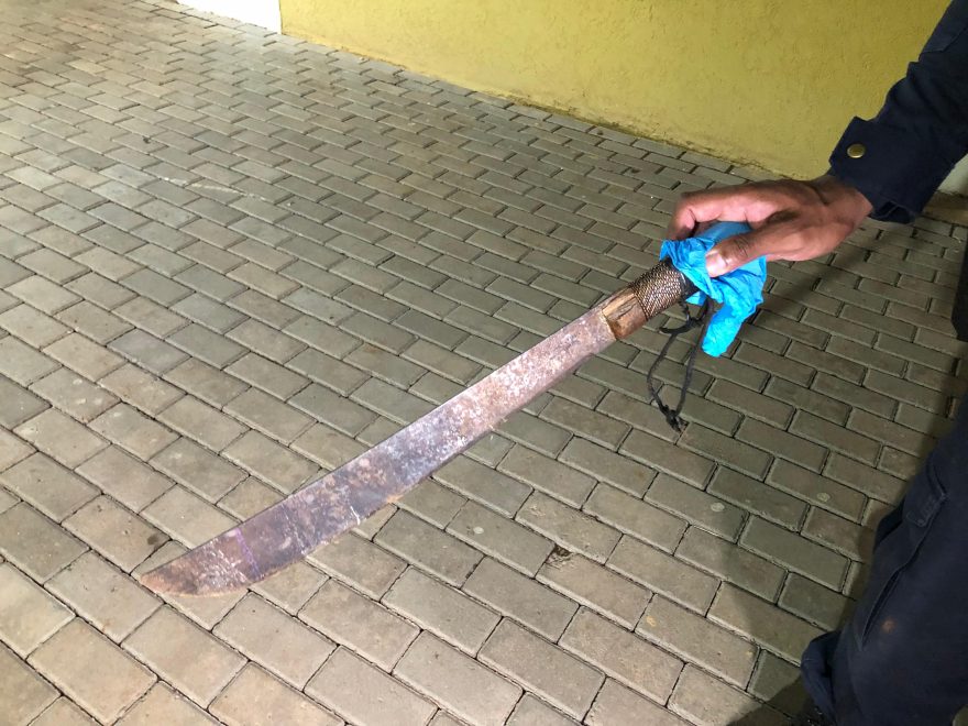 Pai é suspeito de cortar a orelha do próprio filho com facão no Santa Cruz