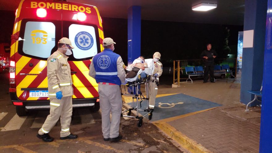 Esfaqueado no pescoço, homem pede ajuda para GM no meio da Rua