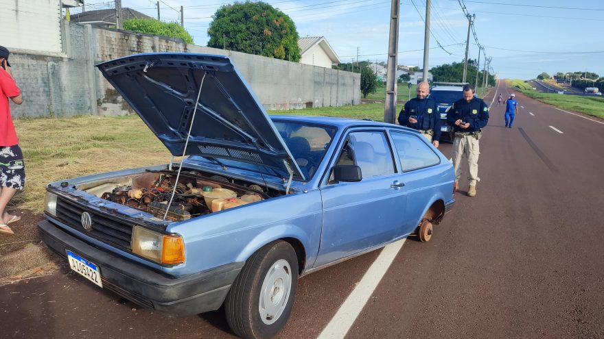 Carro furtado na madrugada é encontrado depenado às margens da PRc-467