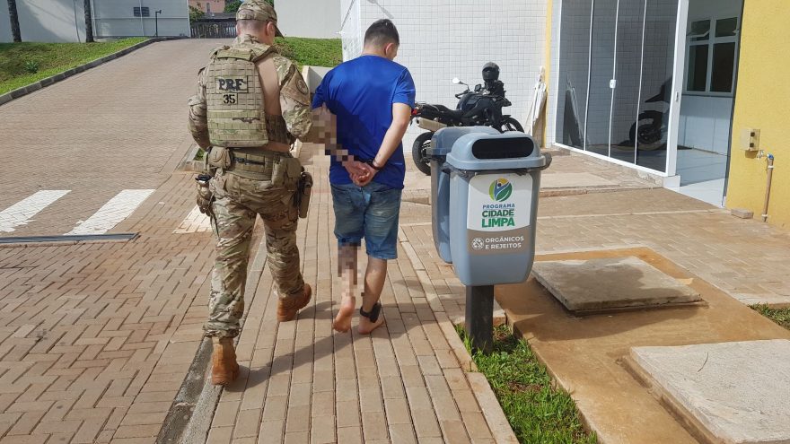 Com mais de 400 quilos de maconha, dois homens são presos pela PRF