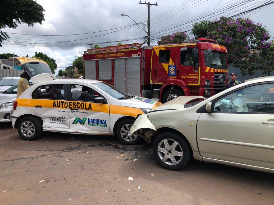 Colisão em Cascavel: Instrutor de Autoescola fica ferido em acidente envolvendo três veículos