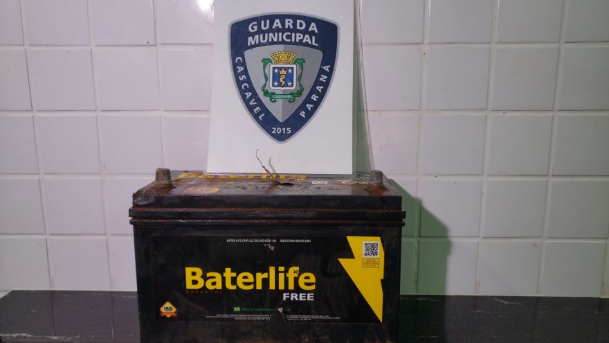 Homens são detidos com bateria furtada do pátio de máquinas da Prefeitura de Cascavel