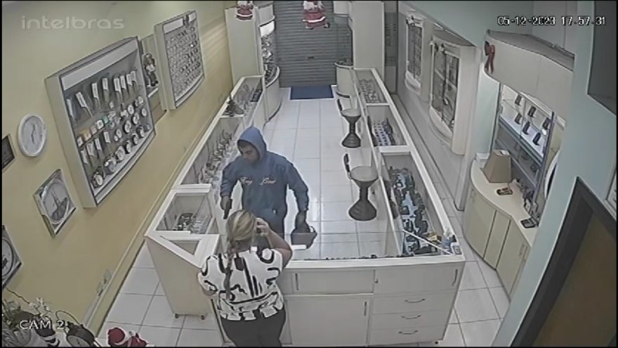 Roubo de R$ 15 mil em Joalheria: PCPR identifica suspeito e procura comparsa; veja o vídeo!