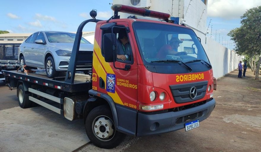 Corpo de Bombeiros de Cascavel recebe doação de carros para aprimorar treinamentos de resgate