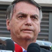 Imagem referente a Saiba como funcionou fraude de cartão de vacina de Bolsonaro